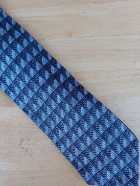 Men's Gray Patterned Silk Tie - Classic Geometric Design